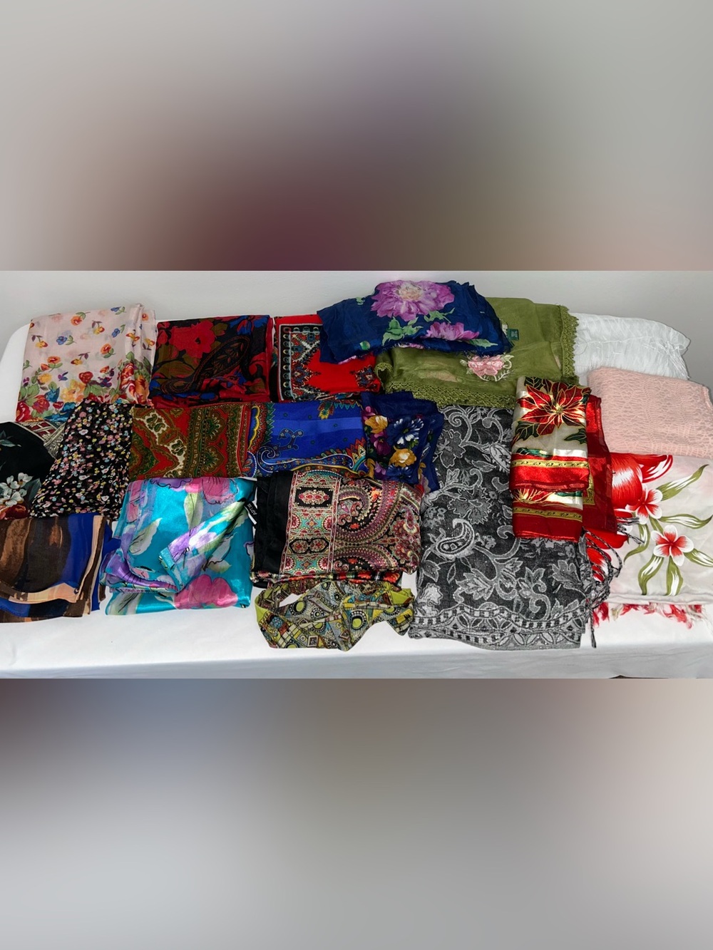 Lot Of 19 Scarves Wraps Vintage To Now Ralph Lauren Calvin Klein Glentex, More
